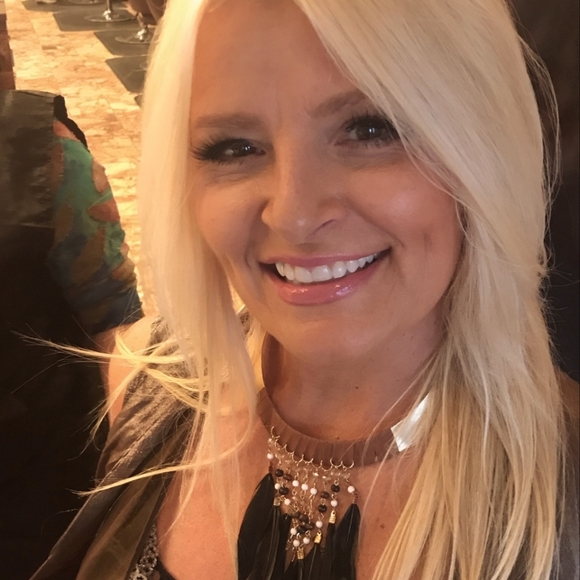 Meet your Posher, Diane - Picture 1 of 2